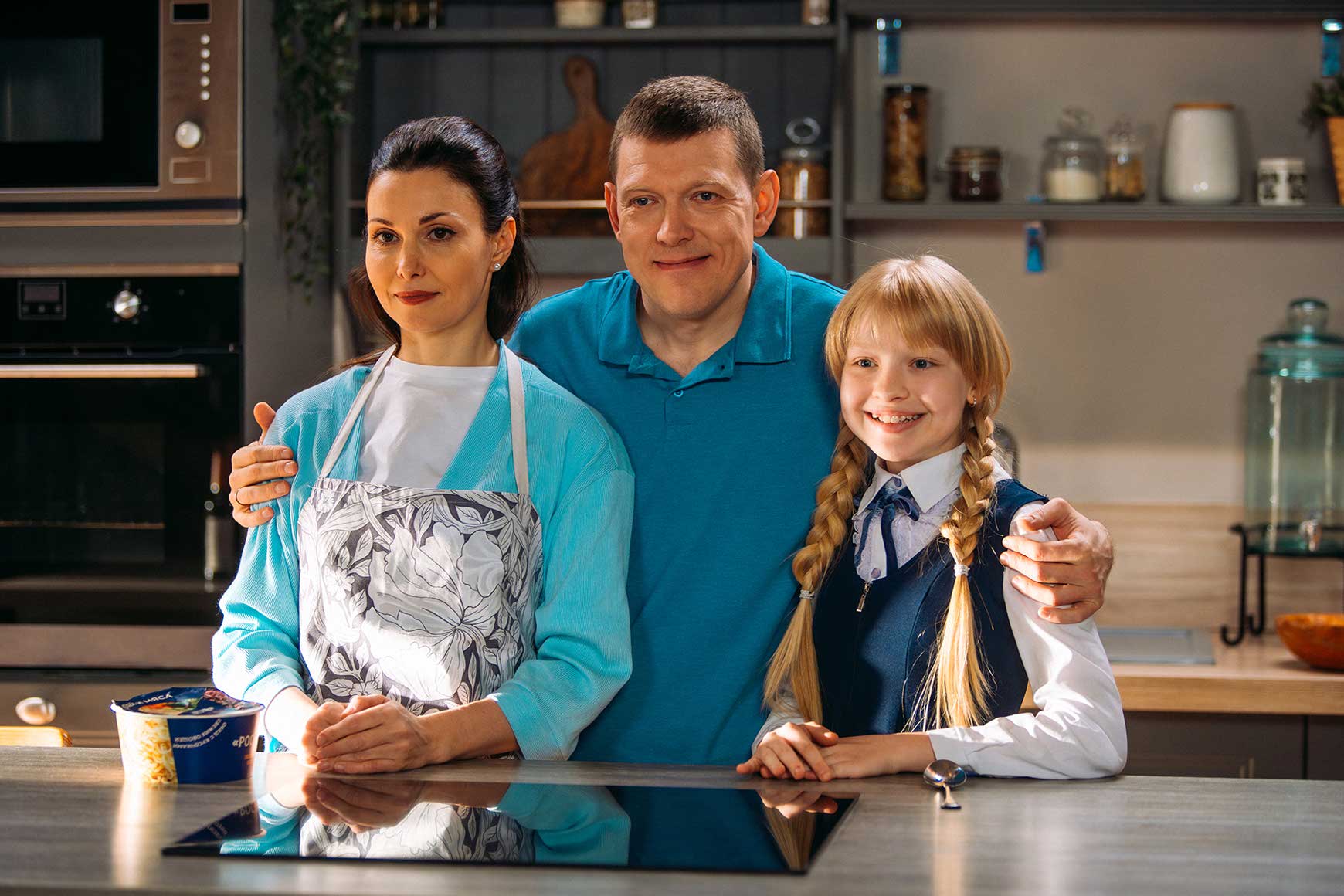 прекрасная жена шефа и красавица дочь из сериала Кухня прекрасная жена шефа и красавица дочь из сериала Кухня